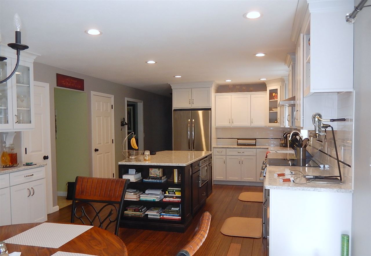 227 South Ridge Drive Manchester, NH 03109 - Photo 8 of 40