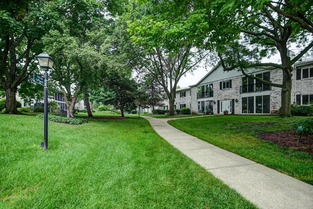 $269,900 | 1530 Golf View Road, Unit B, Madison, WI 53704