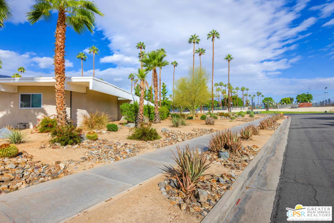 2033 Ramon Road, Unit 5A Palm Springs, CA 92264 - Photo 7 of 31 Gallery Image 7
