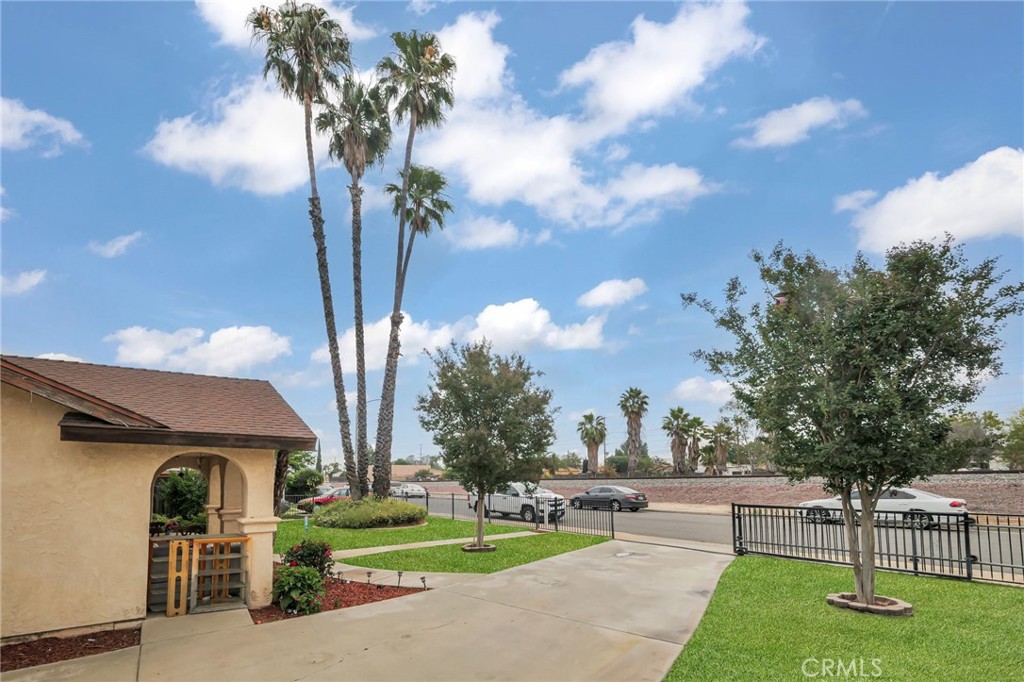 7863 Railroad Avenue Riverside, CA 92504 - Photo 4 of 38