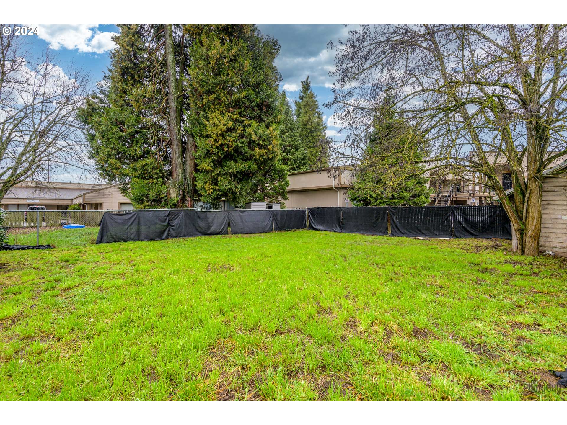 1148 18th Street Springfield, OR 97477 - Photo 29 of 32 a view of a backyard with a garden
