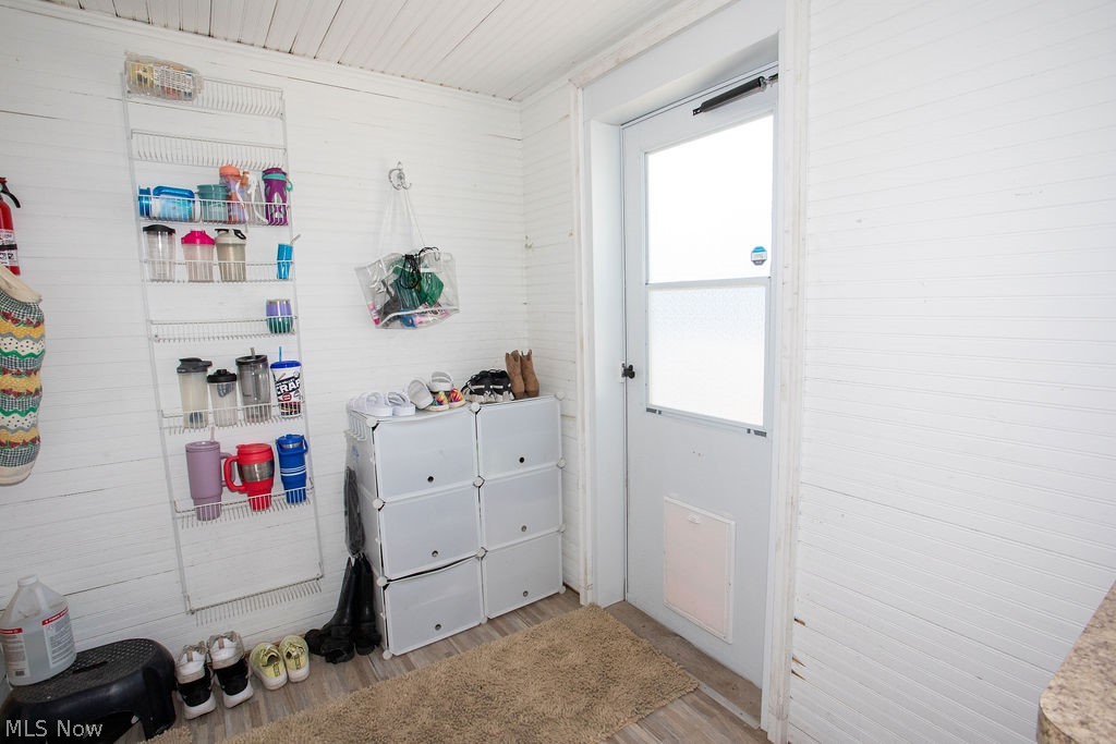 213 Como Street Struthers, OH 44471 - Photo 8 of 25 Bonus room between kitchen and deck