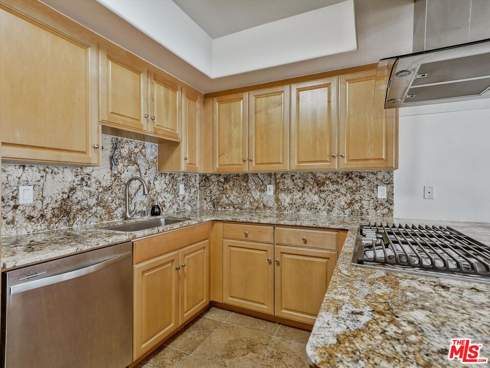 937 12th Street, Unit 308 Santa Monica, CA 90403 - Photo 13 of 39 a kitchen with a sink and cabinets