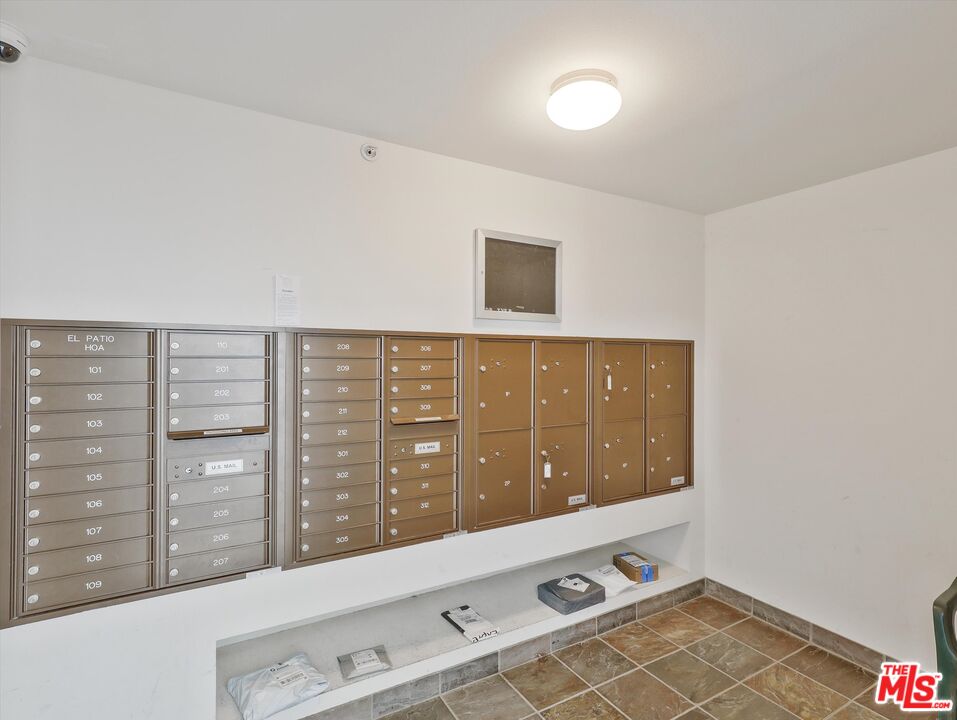937 12th Street, Unit 308 Santa Monica, CA 90403 - Photo 24 of 39 a view of a bedroom with furniture