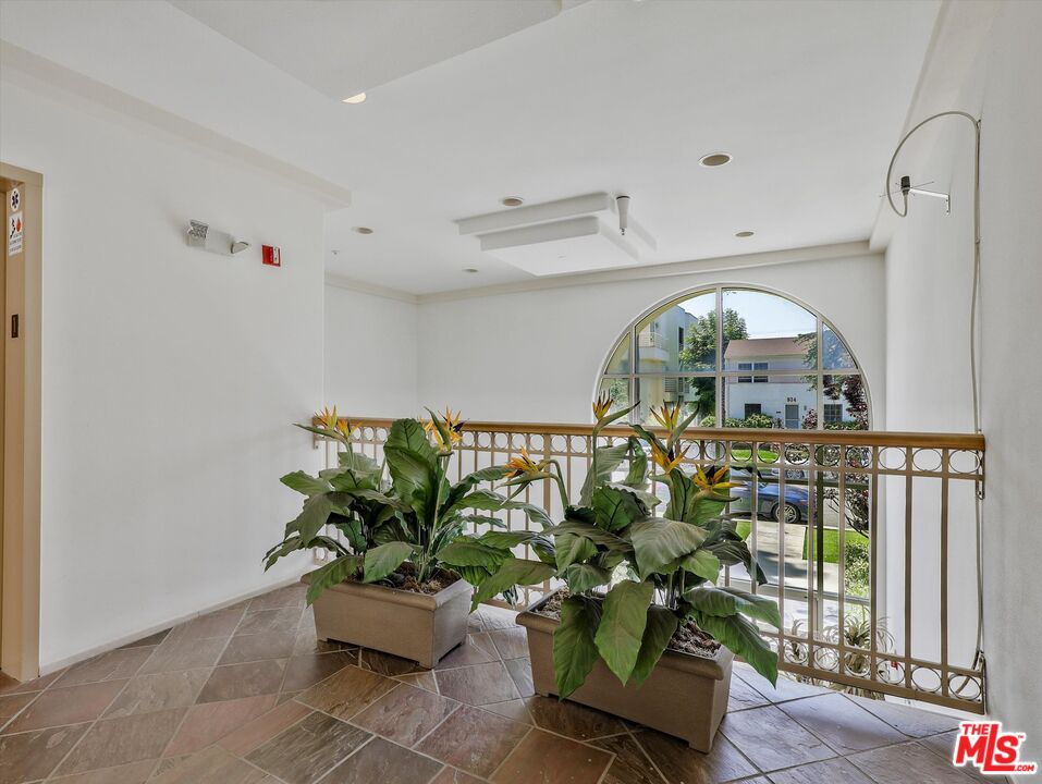937 12th Street, Unit 308 Santa Monica, CA 90403 - Photo 35 of 39 a living room with furniture flowers and a potted plant