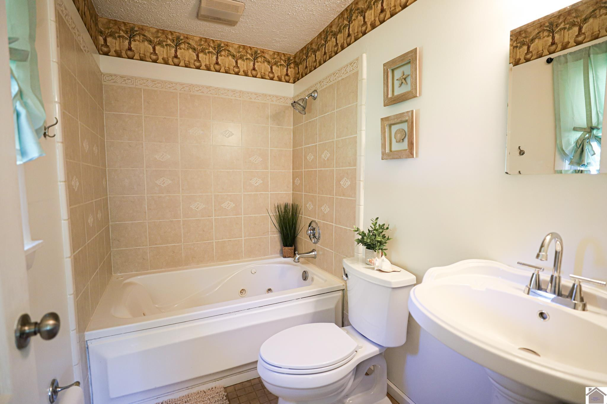 394 Crews Road Wickliffe, KY 42087 - Photo 25 of 38 Primary Bathroom