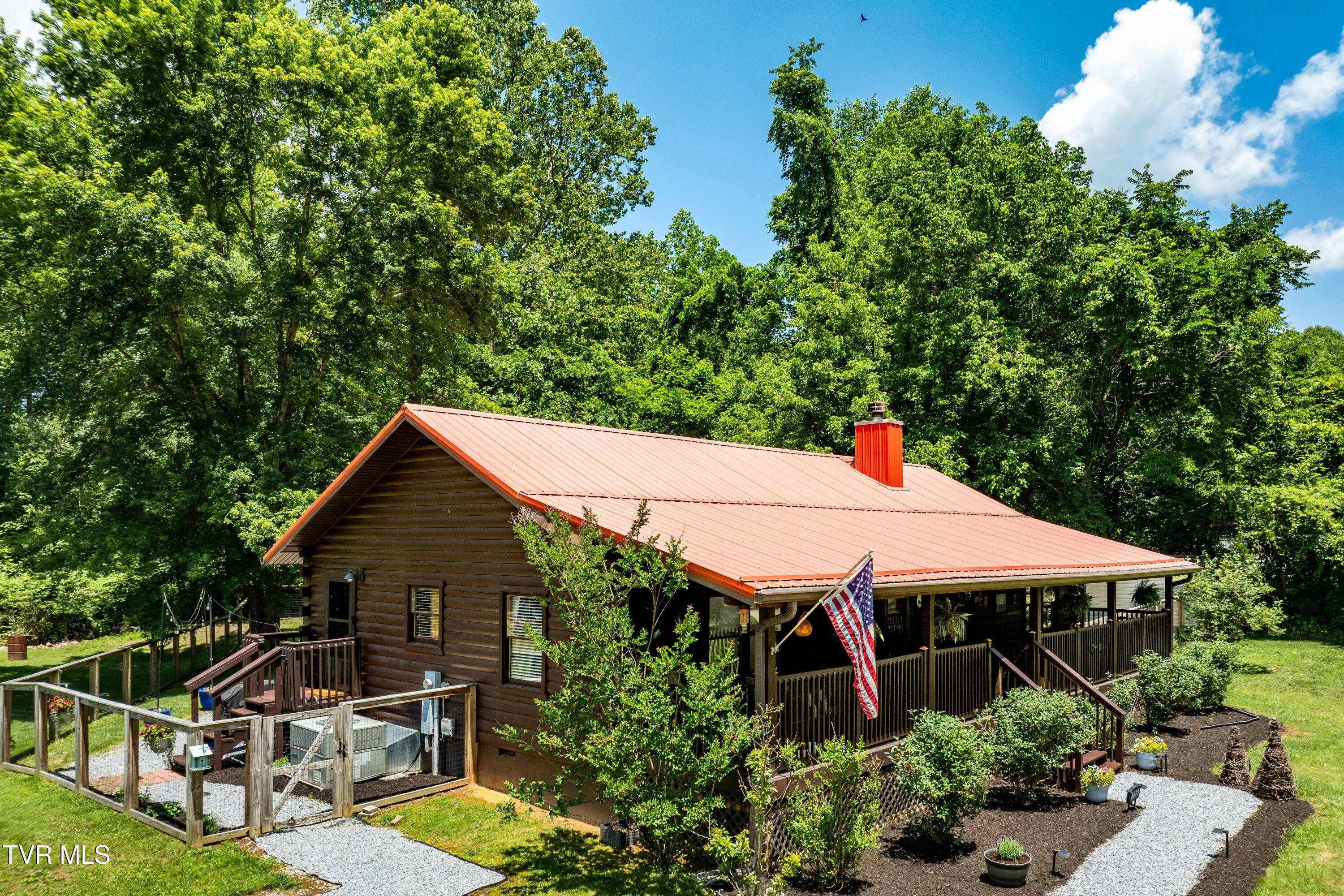 135 Grindstaff Hollow Road Elizabethton, TN 37643 - Photo 7 of 116 135 Grindstaff Hollow (14 of 83)