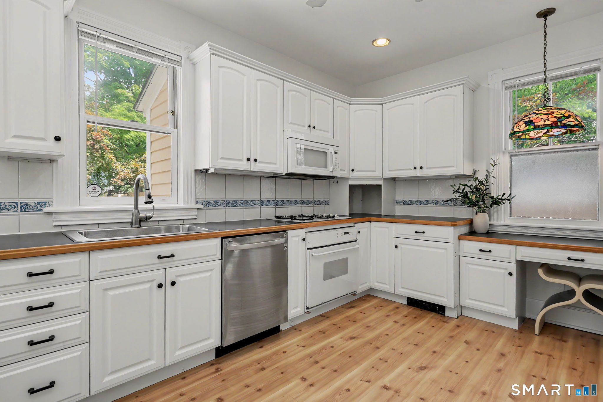 244 Stratfield Road Fairfield, CT 06825 - Photo 23 of 37