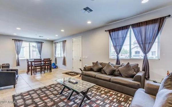 $2,495 | 2802 North 73rd Drive, Phoenix, AZ 85035