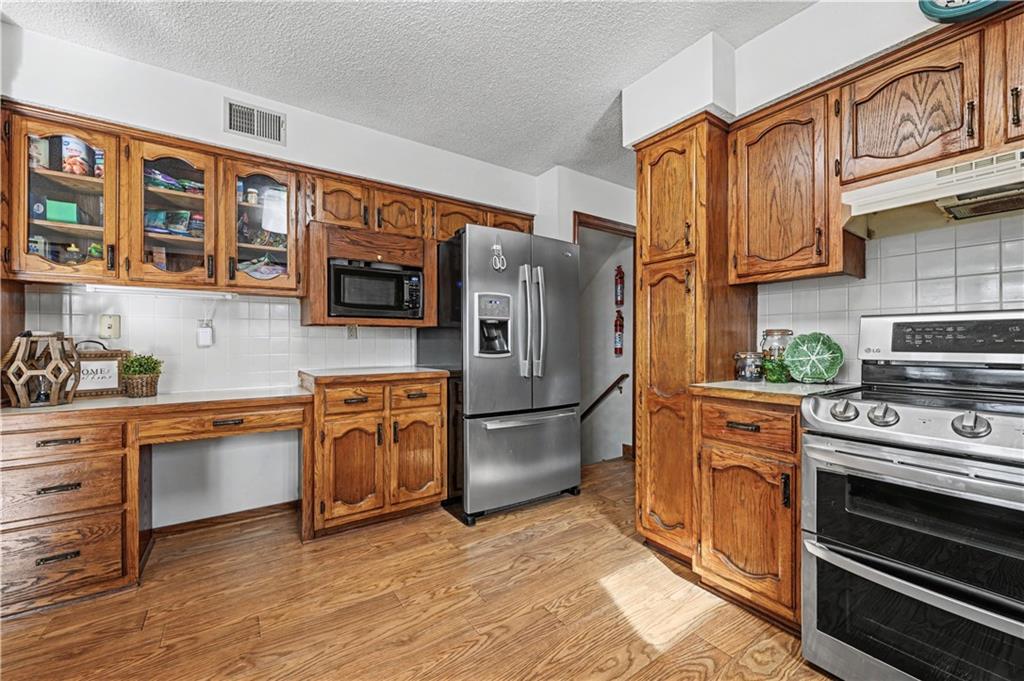 307 East Gore Road Raymore, MO 64083 - Photo 9 of 38