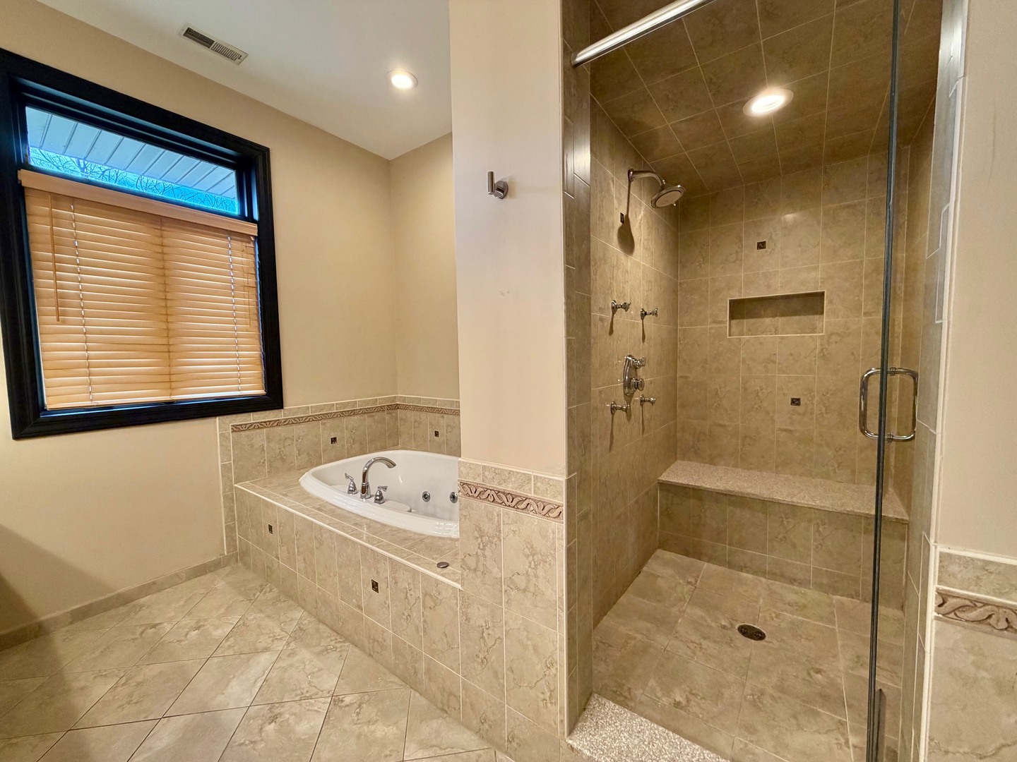 1S701 Eisenhower Road Oakbrook Terrace, IL 60181 - Photo 17 of 21