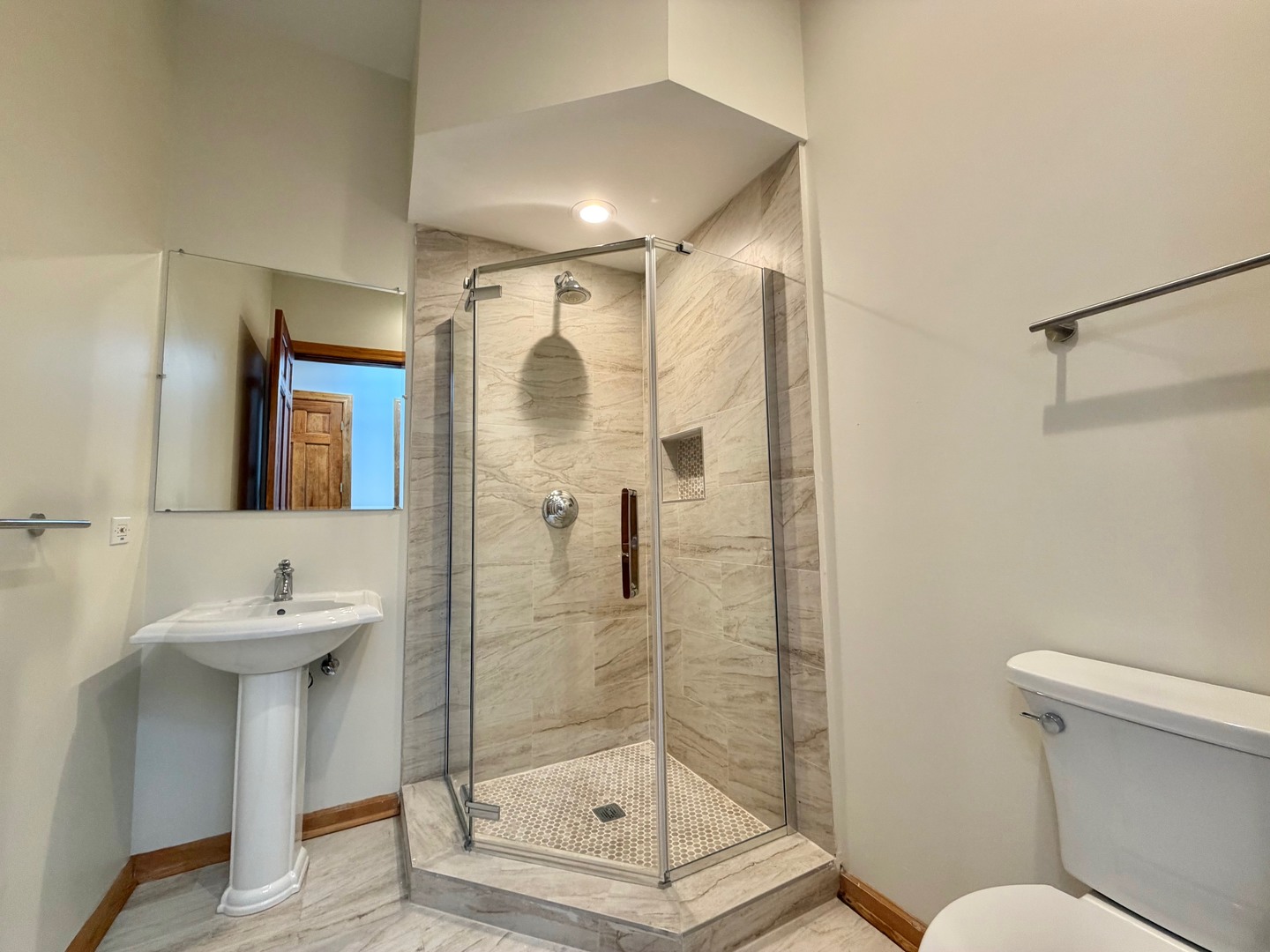 1S701 Eisenhower Road Oakbrook Terrace, IL 60181 - Photo 7 of 21