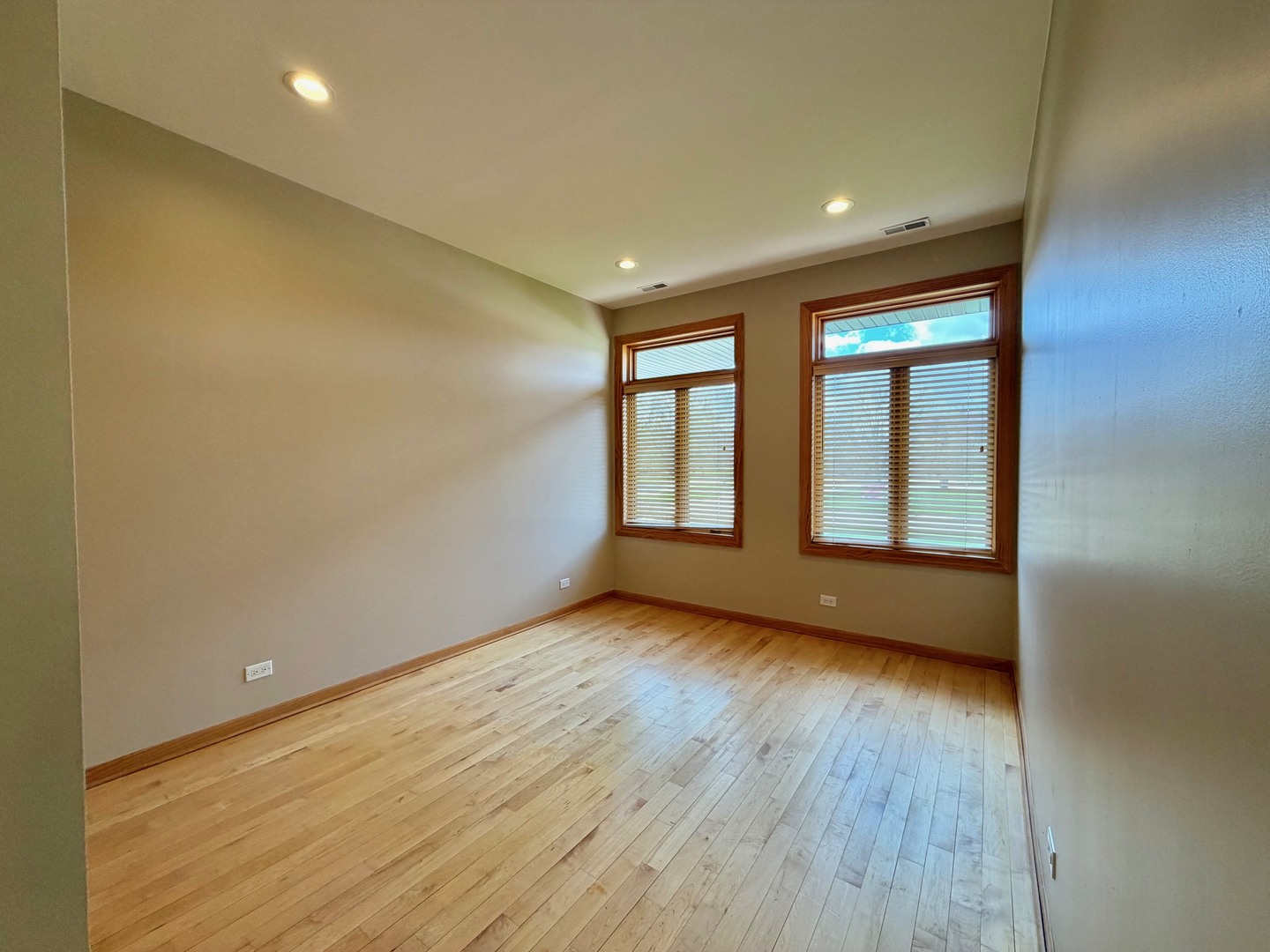 1S701 Eisenhower Road Oakbrook Terrace, IL 60181 - Photo 8 of 21