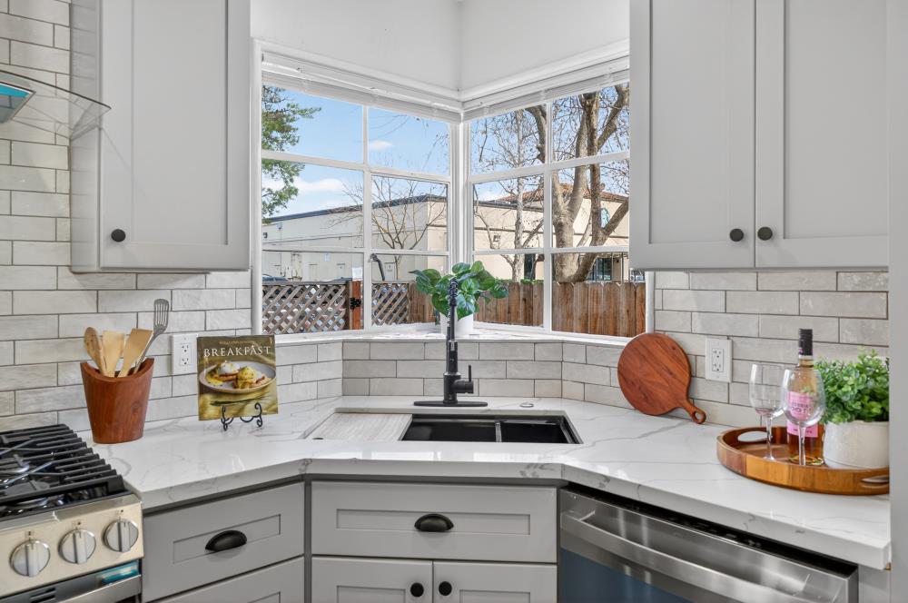 2008 Argail Way Sacramento, CA 95822 - Photo 20 of 53