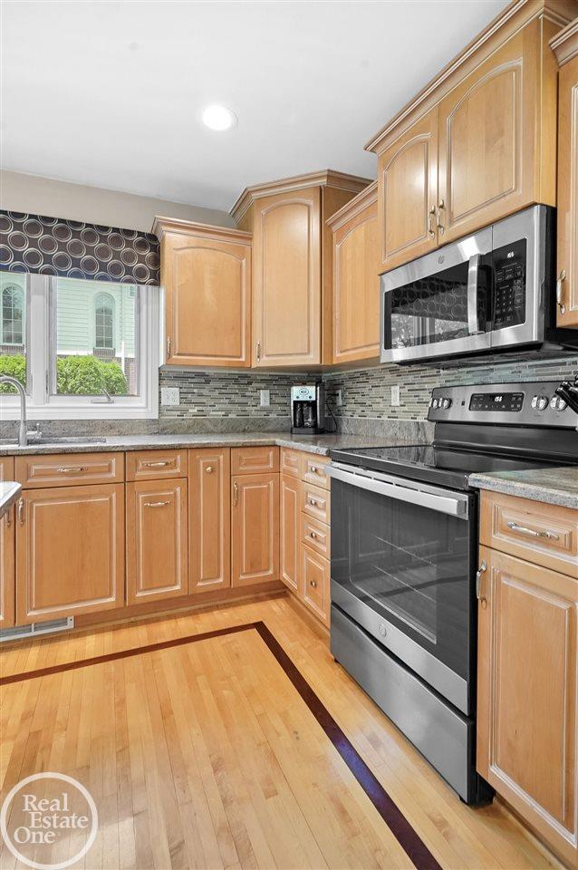 49446 Compass Point Drive Chesterfield, MI 48047 - Photo 7 of 50