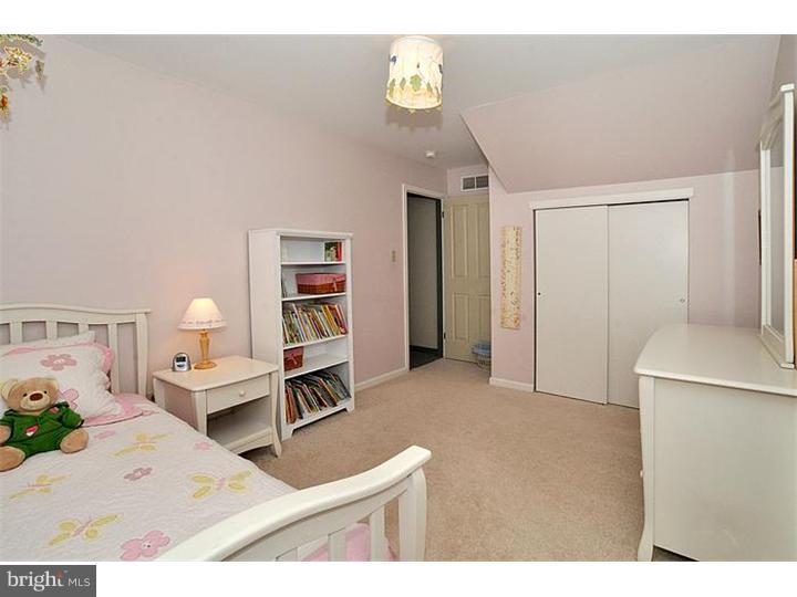 2415 Huntingdon Road Huntingdon Valley, PA 19006 - Photo 20 of 25 Bedroom 2