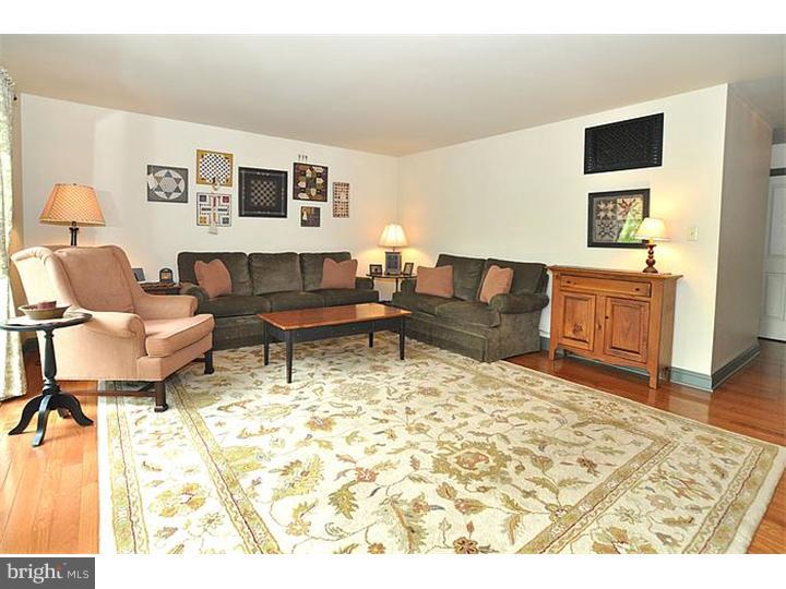 2415 Huntingdon Road Huntingdon Valley, PA 19006 - Photo 5 of 25 Living Room