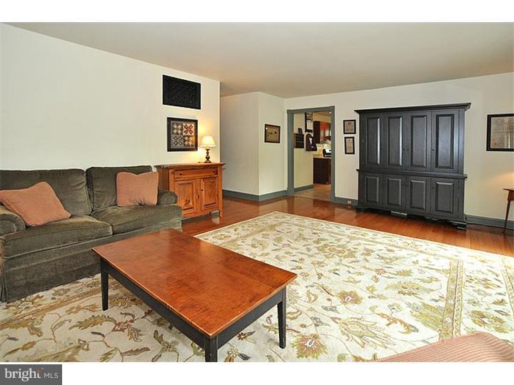 2415 Huntingdon Road Huntingdon Valley, PA 19006 - Photo 6 of 25 Living Room