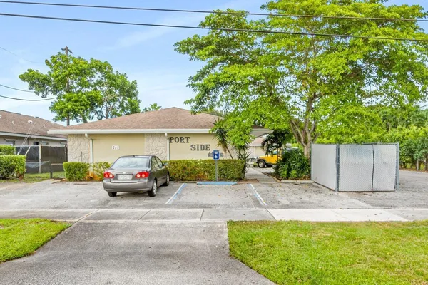 $1,650 | 751 Hummingbird Way, Unit 5, North Palm Beach, FL 33408