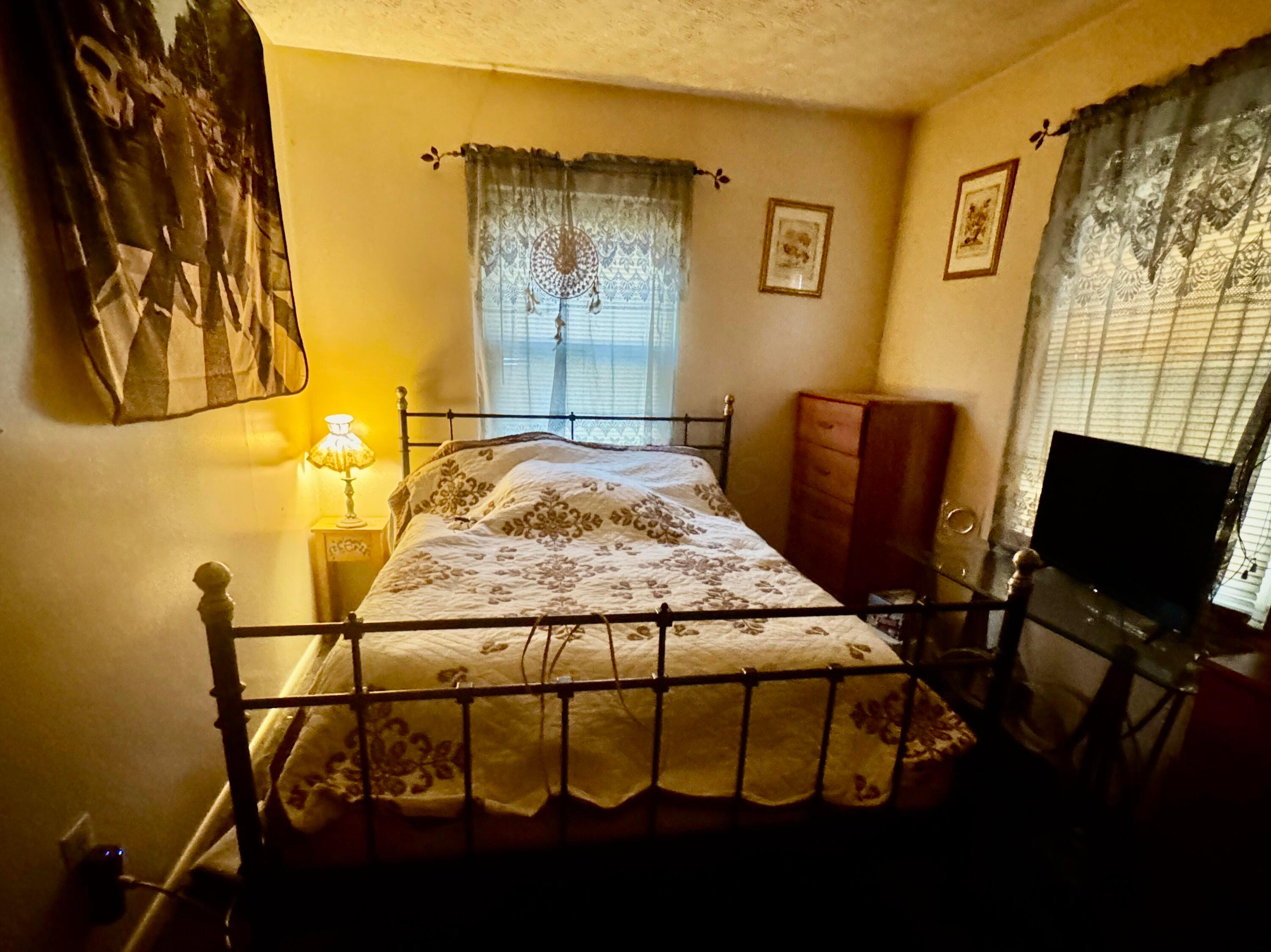 2666 Arcola Road Columbus, OH 43207 - Photo 7 of 22 1st floor bedroom
