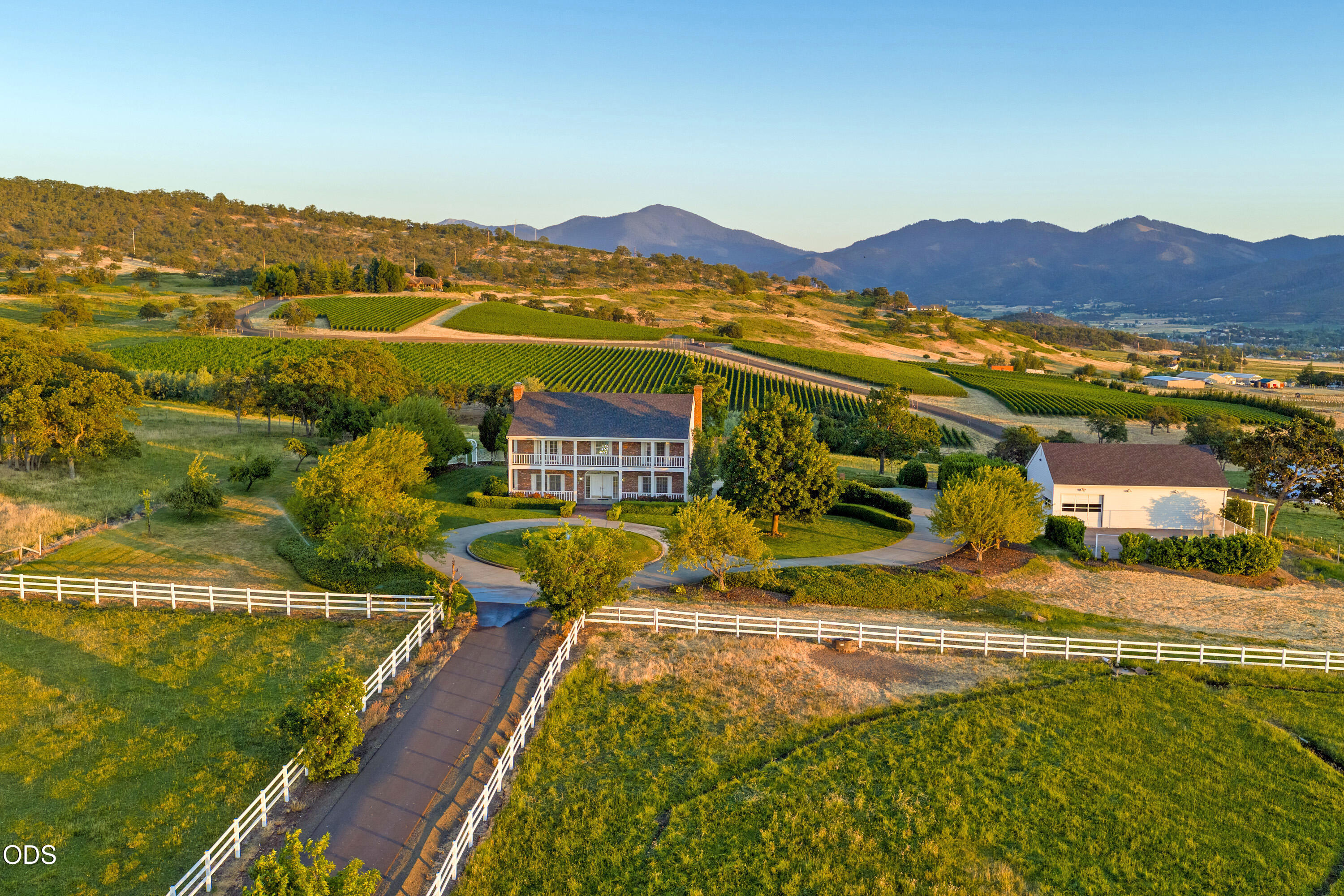 4550 Coal Mine Road Medford, OR 97504 - Photo 11 of 50