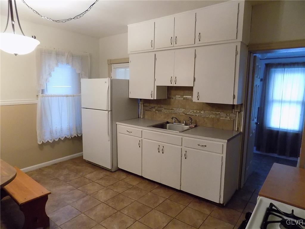 927 Spring Street Bethlehem, PA 18018 - Photo 2 of 18