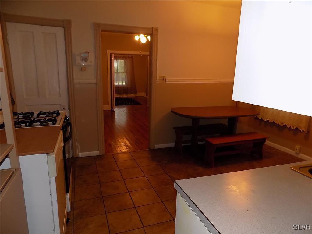 927 Spring Street Bethlehem, PA 18018 - Photo 4 of 18