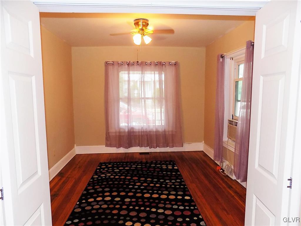 927 Spring Street Bethlehem, PA 18018 - Photo 5 of 18