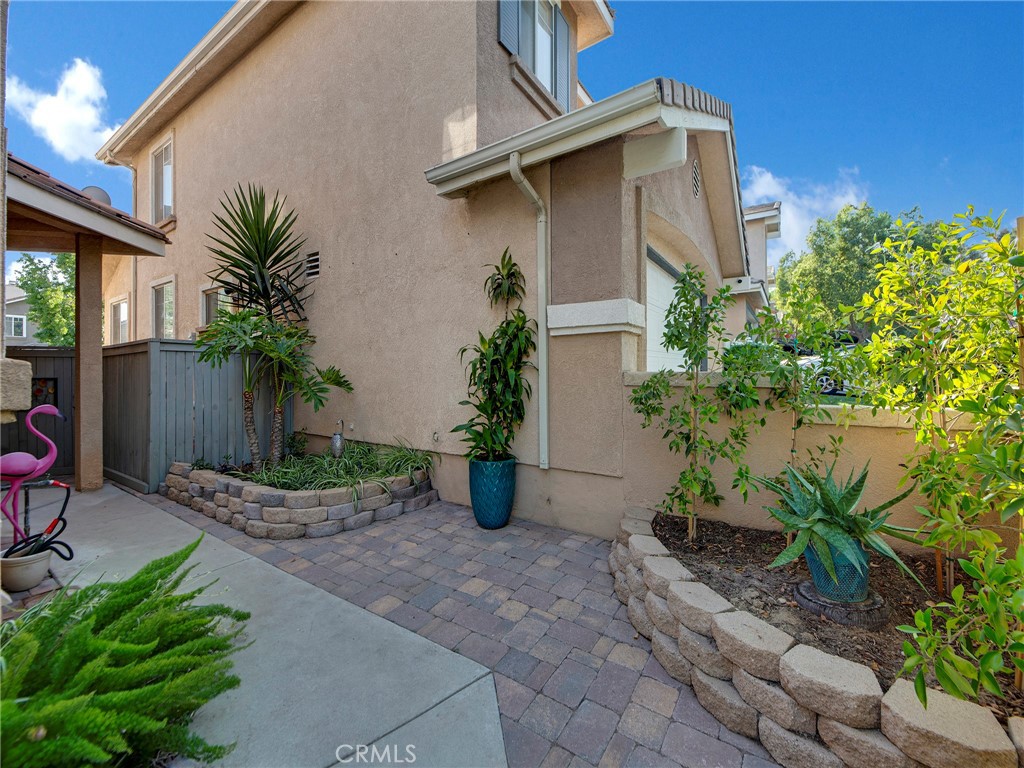27626 Iris Place Castaic, CA 91384 - Photo 3 of 28 Beautiful view of the freshly improved walk up to the front door.