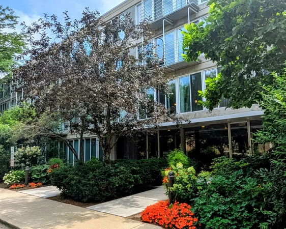 $385,000 | 2555 Gross Point Road, Unit 205, Evanston, IL 60201