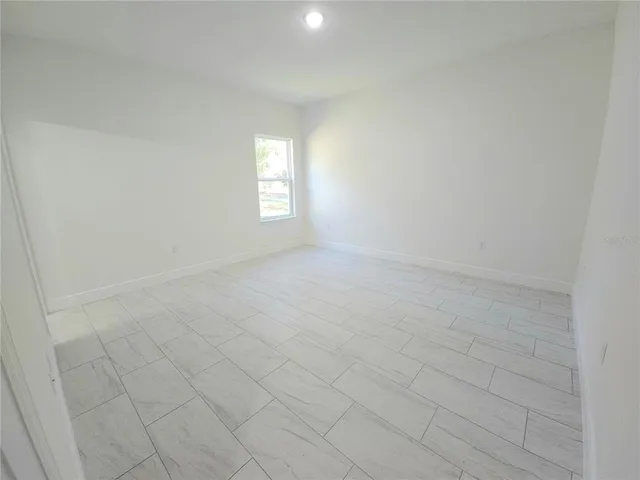 a view of empty room with window