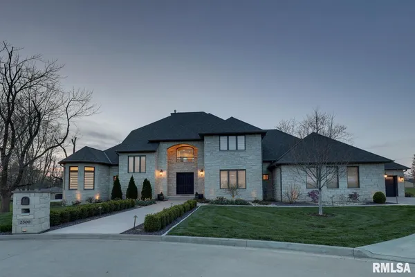 $1,895,000 | 2300 Greenspointe Circle, Quincy, IL 62301