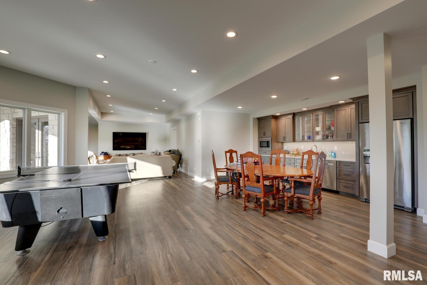 2300 Greenspointe Circle Quincy, IL 62301 - Photo 11 of 25