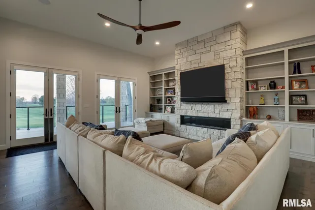 $1,995,000 | 2300 Greenspointe Circle, Quincy, IL 62301