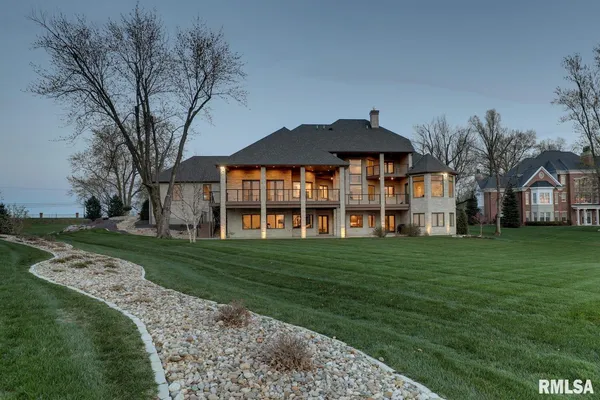 $1,895,000 | 2300 Greenspointe Circle, Quincy, IL 62301