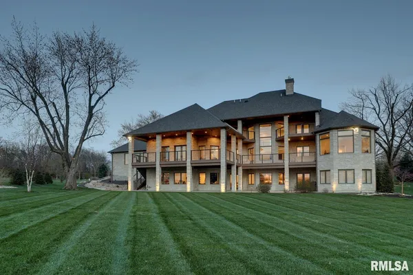 $1,895,000 | 2300 Greenspointe Circle, Quincy, IL 62301