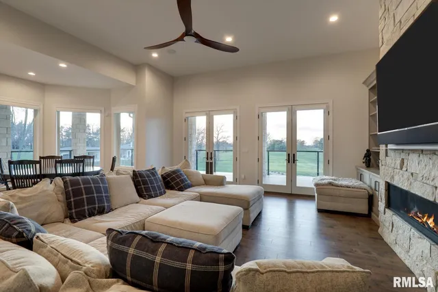 $1,995,000 | 2300 Greenspointe Circle, Quincy, IL 62301