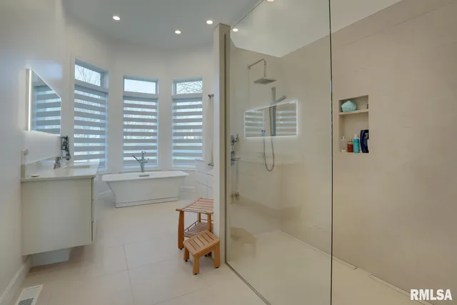 $1,995,000 | 2300 Greenspointe Circle, Quincy, IL 62301