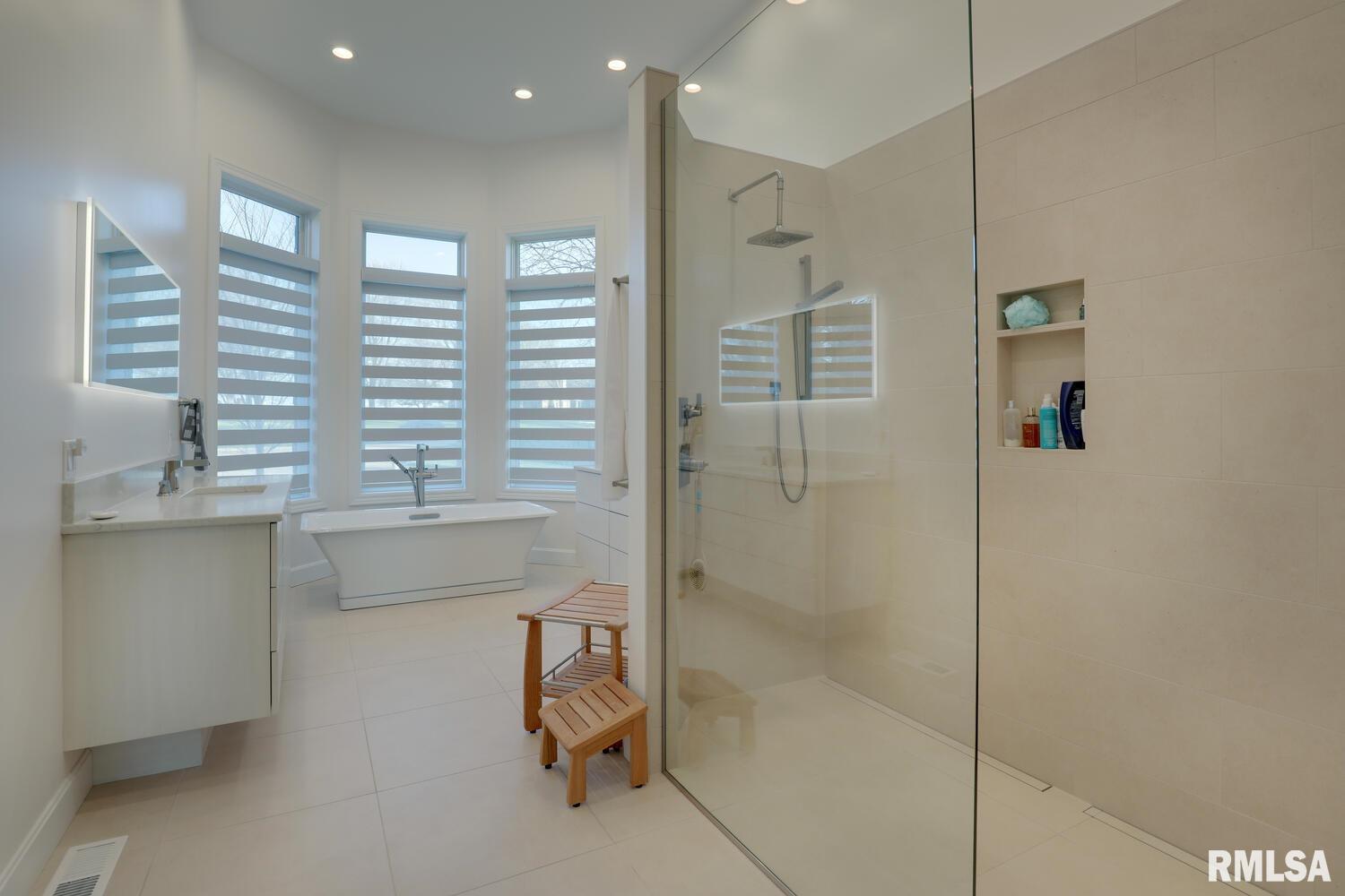 2300 Greenspointe Circle Quincy, IL 62301 - Photo 6 of 25