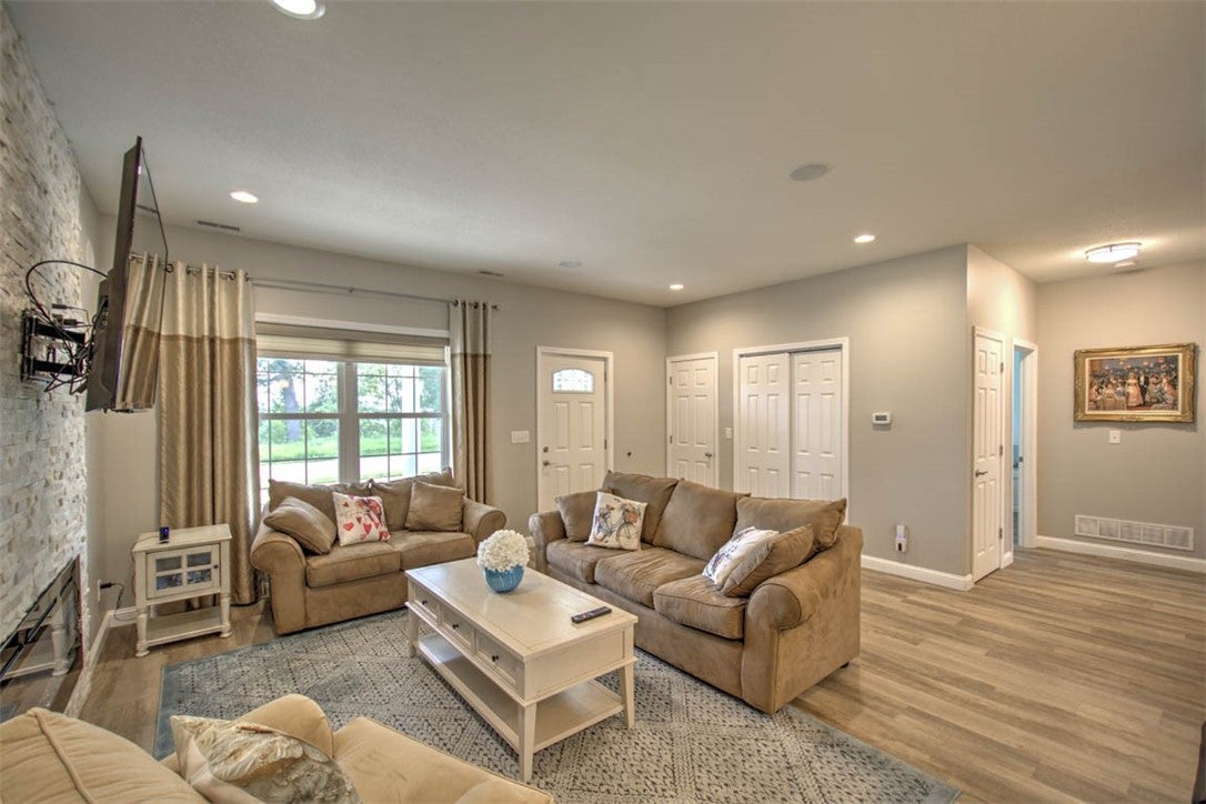 350 East Mueller Court Decatur, IL 62521 - Photo 5 of 24 Gallery Image 5