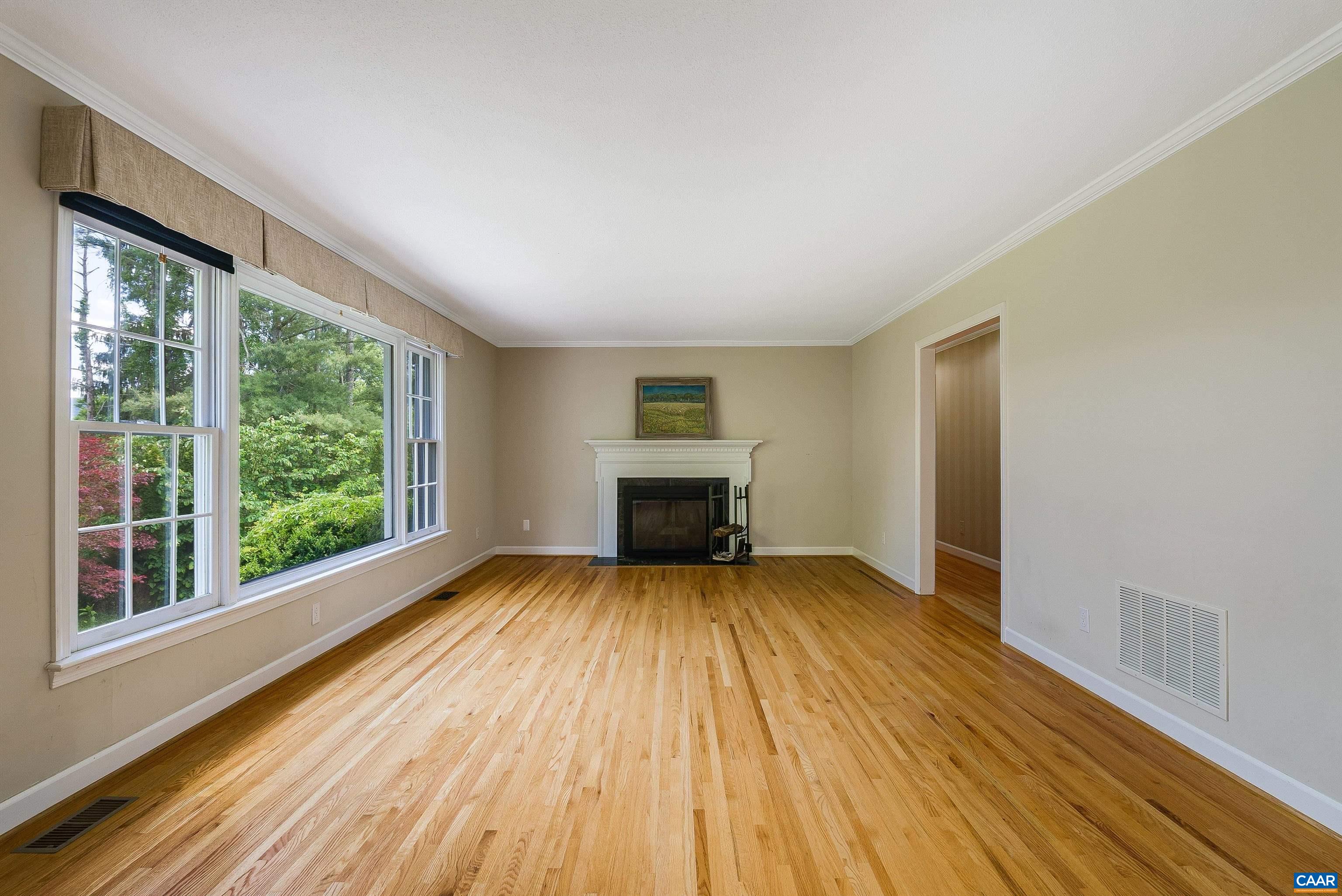 1571 Duke Road Waynesboro, VA 22980 - Photo 14 of 75 Living room