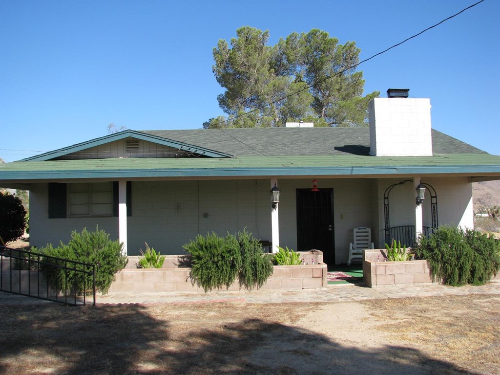 24275 Shoshone Road Apple Valley, CA 92307 - Photo 1 of 1 a front view of a house with a yard