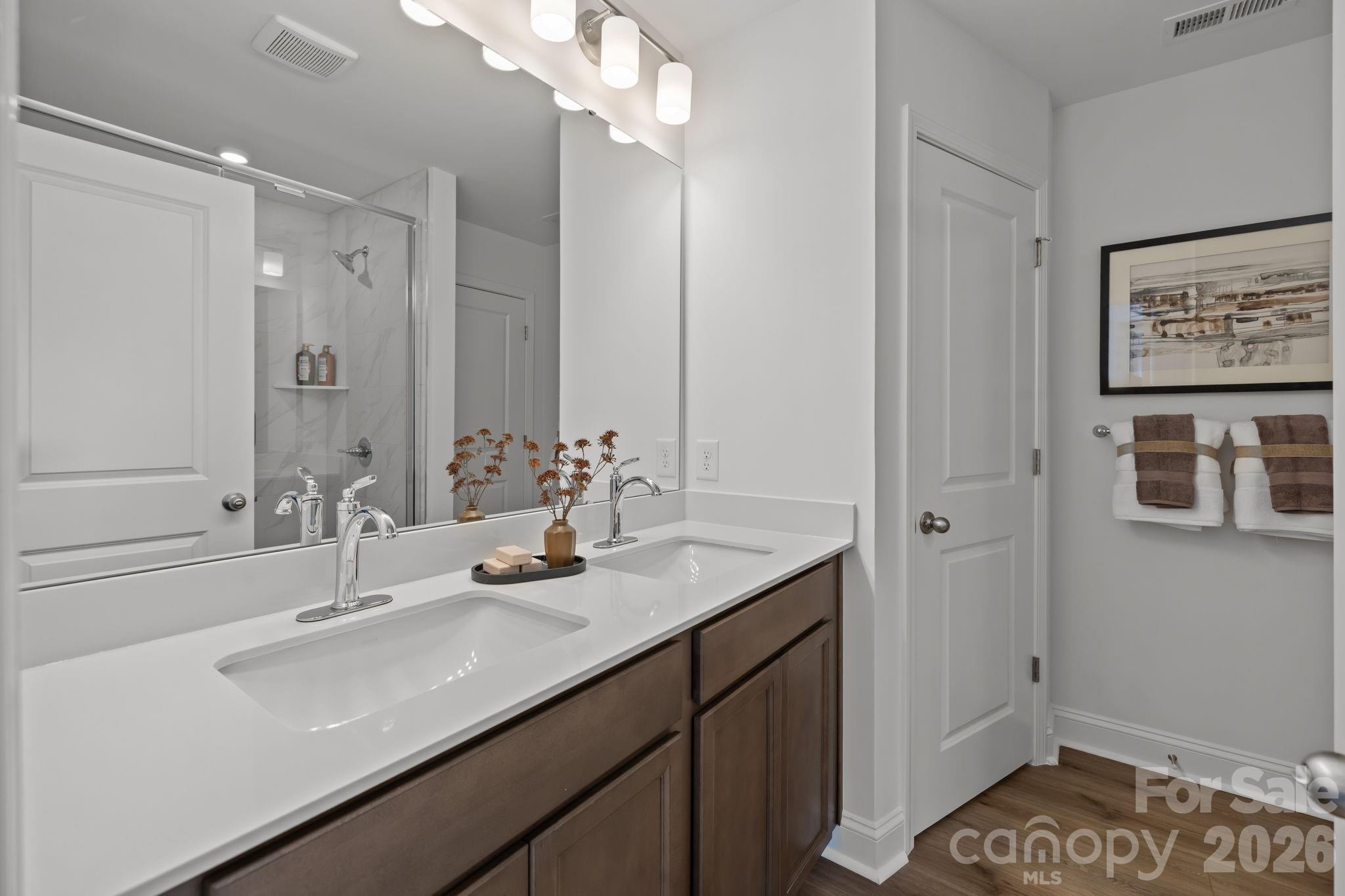 7709 Ethora Way Charlotte, NC 28216 - Photo 28 of 33 a bathroom with a sink and a mirror