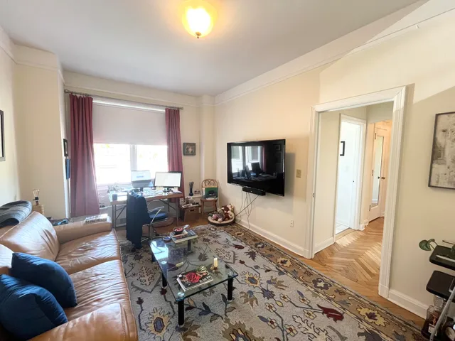 $2,995 | 925 East Wells Street, Unit 220, Milwaukee, WI 53202