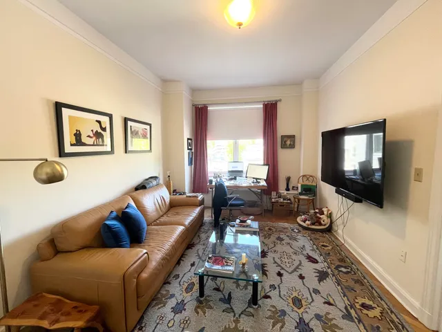 $2,995 | 925 East Wells Street, Unit 220, Milwaukee, WI 53202