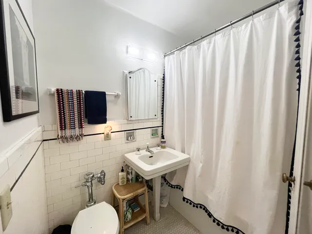 $2,995 | 925 East Wells Street, Unit 220, Milwaukee, WI 53202