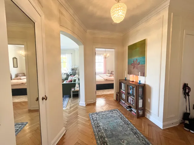 $2,995 | 925 East Wells Street, Unit 220, Milwaukee, WI 53202