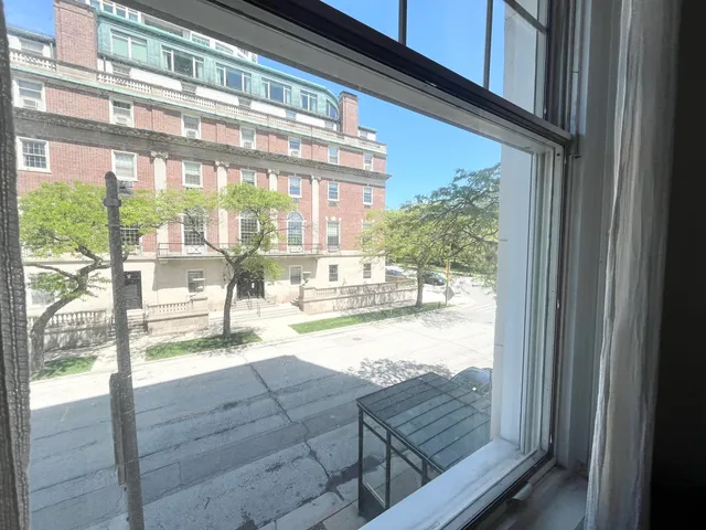 $2,995 | 925 East Wells Street, Unit 220, Milwaukee, WI 53202