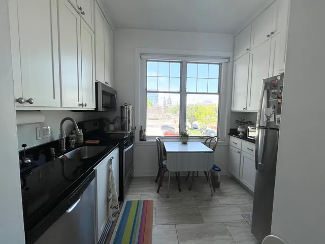 $2,995 | 925 East Wells Street, Unit 220, Milwaukee, WI 53202