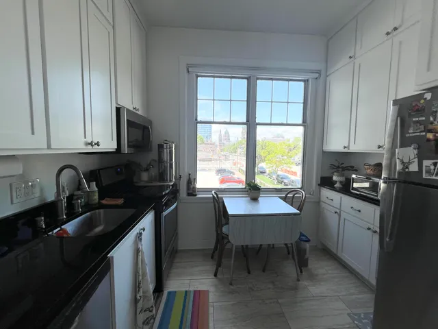 $2,995 | 925 East Wells Street, Unit 220, Milwaukee, WI 53202